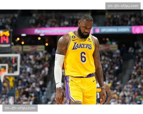 勒布朗詹姆斯近期场均27.6分回暖 湖人老将生涯末期转型无球化