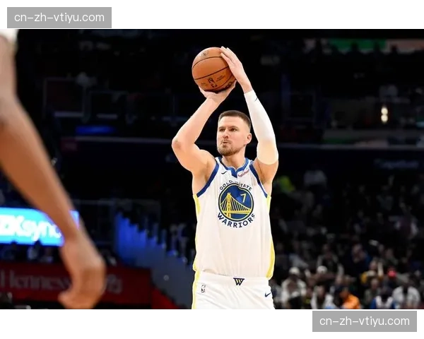 勇士残阵终结五连败，波尔津吉斯尺寸优势拉开绿军防守阵型